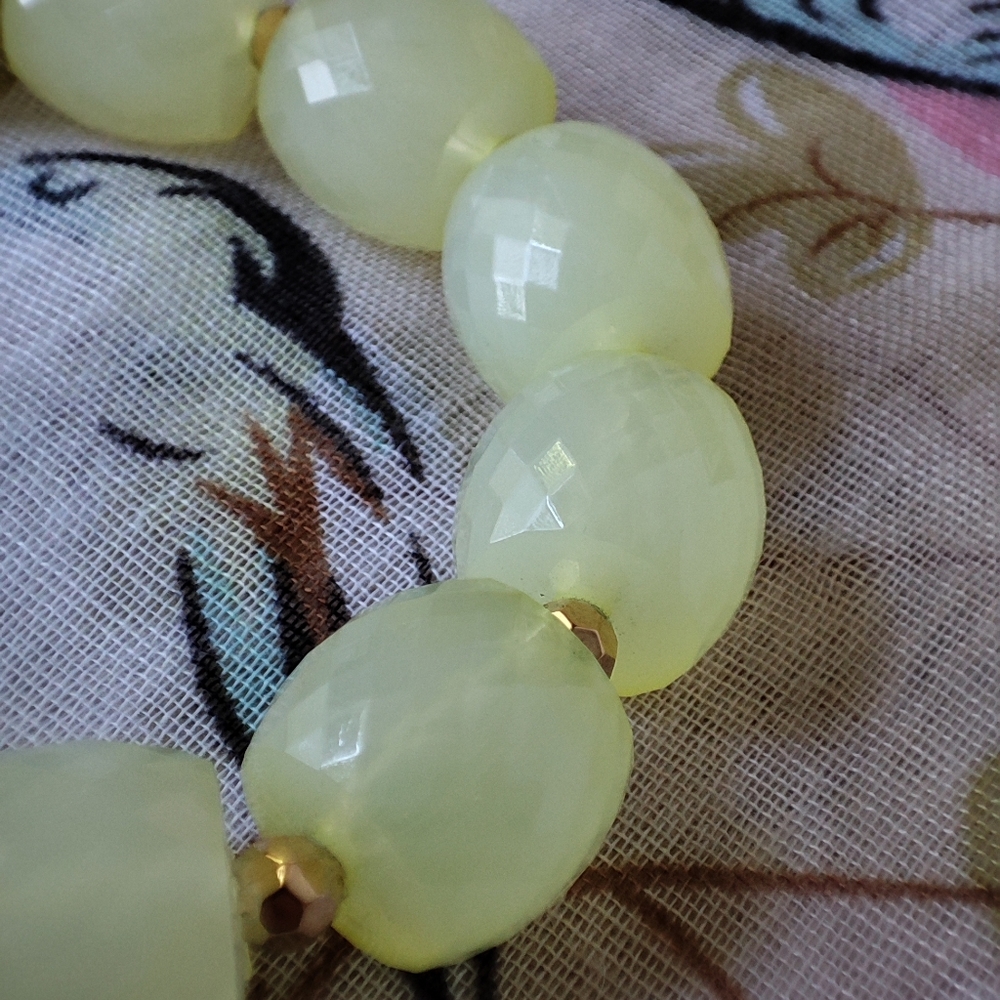 Lemoncello Lemonade Faceted Pale Lemon Yellow Faceted Lucite Necklace Vintage - Picture 7 of 15